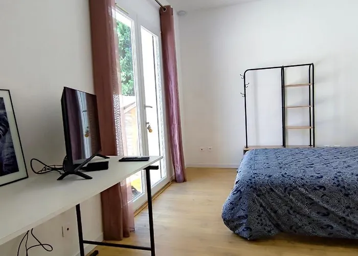 Les Pins Du Ii Apartment Lacoste (Herault)