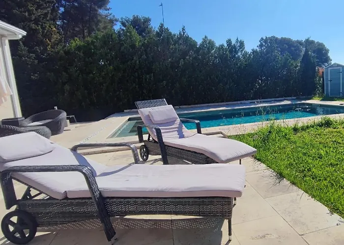 Apartment Les Pins Du Ii Lacoste (Herault)